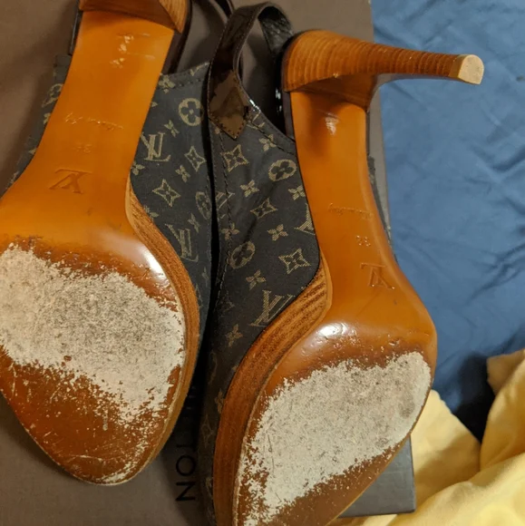 Louis Vuitton - Picture 9 of 12